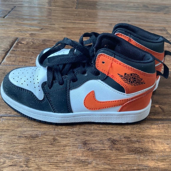 Nike Air Jordan Youth sz 1 Shattered Backboard Orange/Black Hightops - Picture 2 of 11